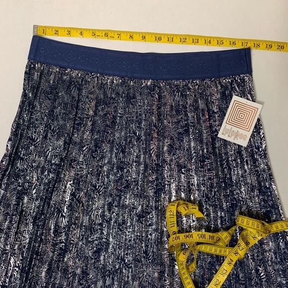 ✨ LuLaRoe Elegant Collection Metallic Pleated Skirt Women’s 2X ✨ - Picture 4 of 5